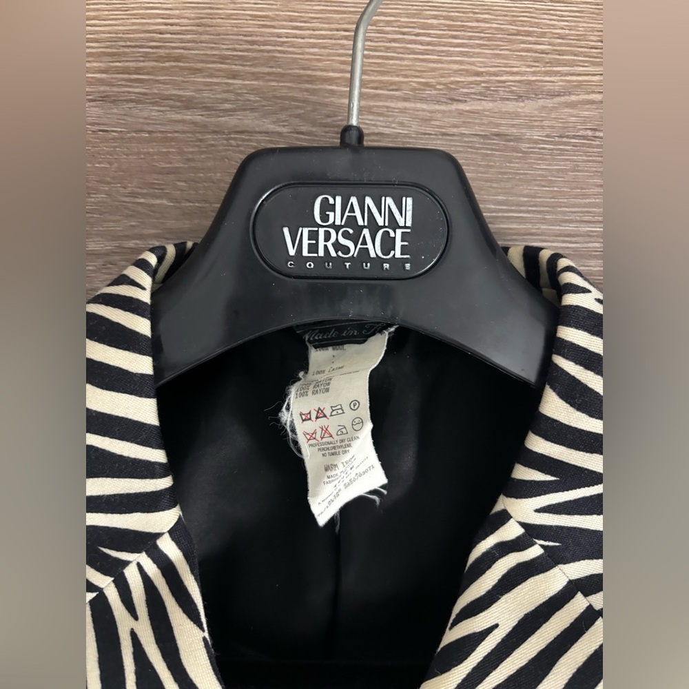 Gianni Versace Suit - Picture 5 of 17